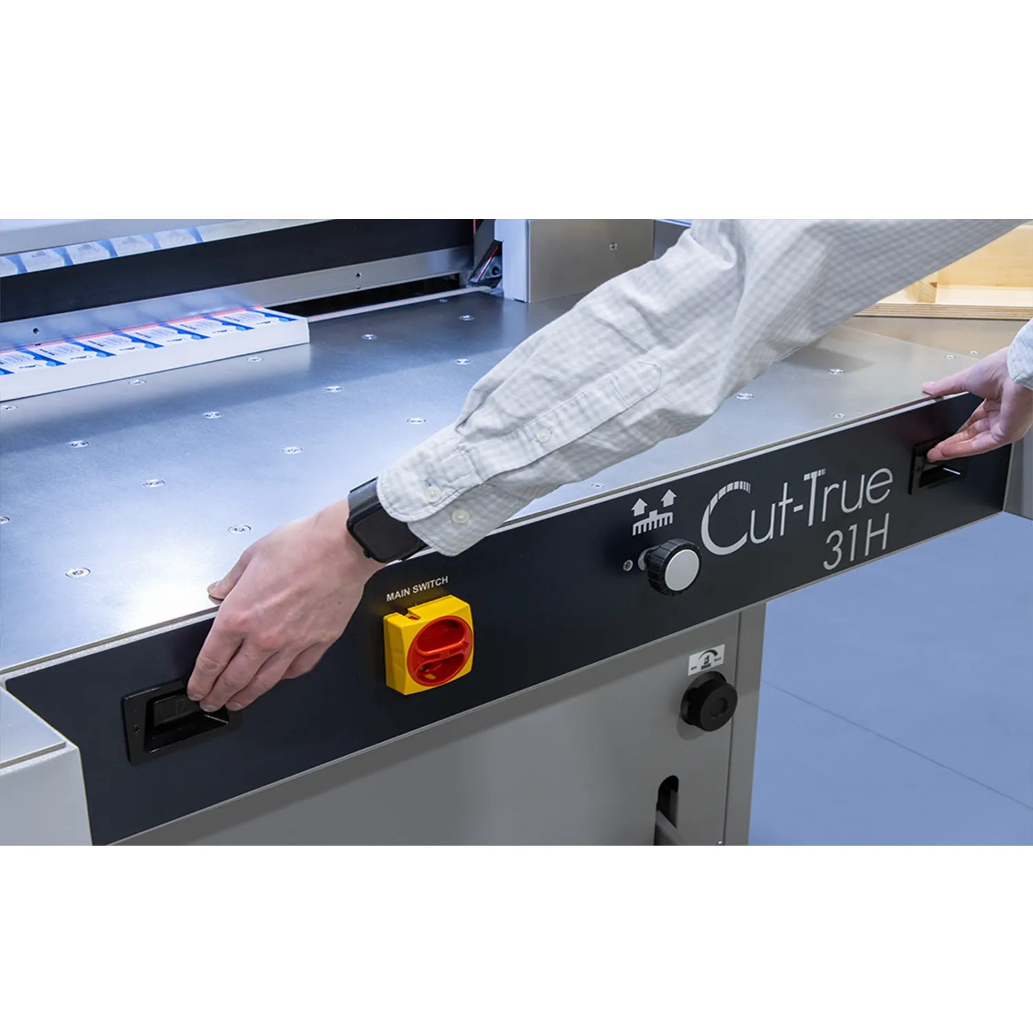 Formax Cut-True 31H Hydraulic Guillotine Paper Cutter